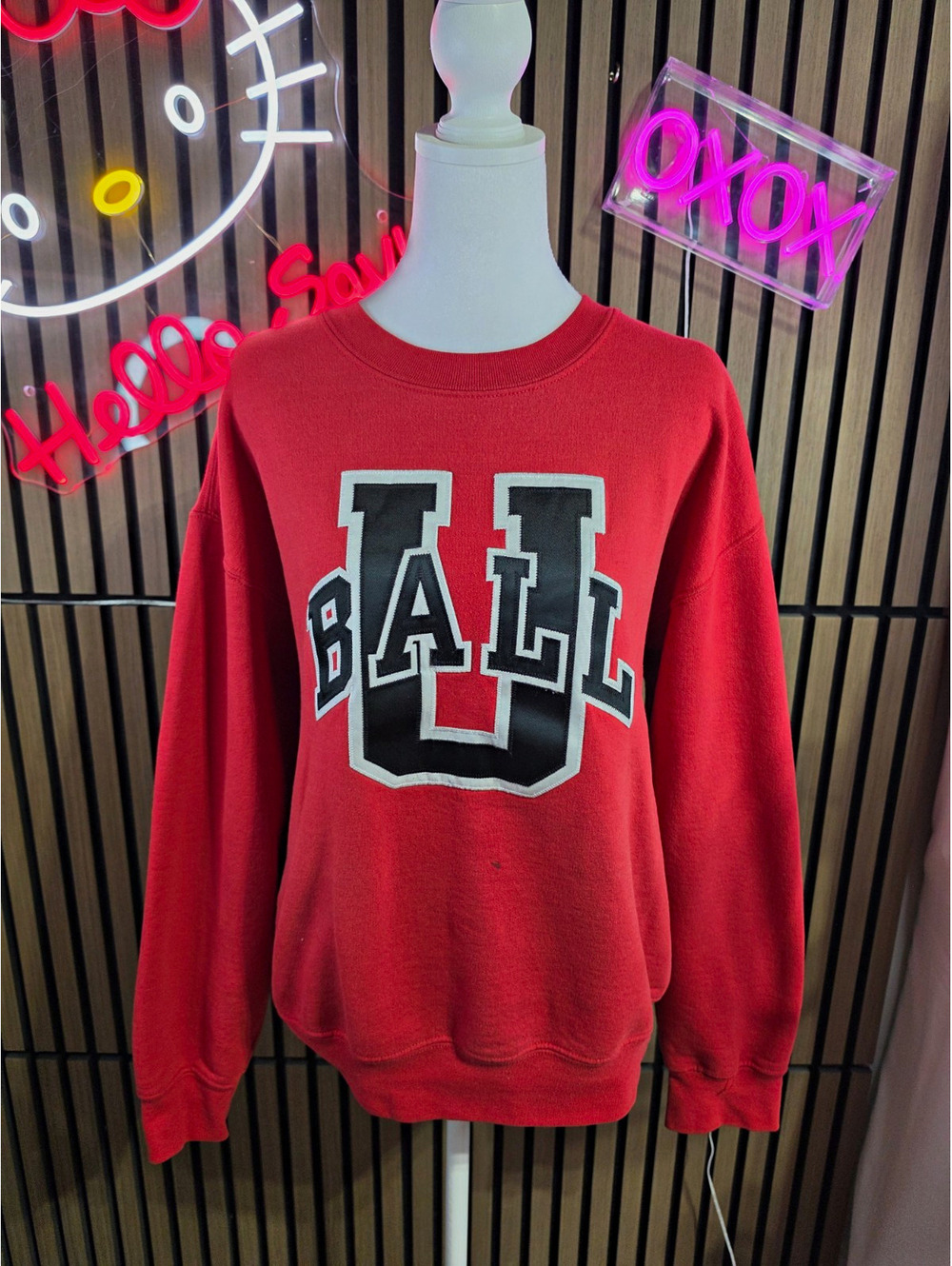 Gildan Heavy Blend Red Ball U Graphic Crewneck Fleece Sweatshirt Women's Size M